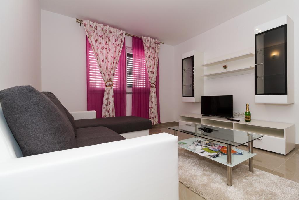 Apartments Villa-Ines Center Vodice Buitenkant foto