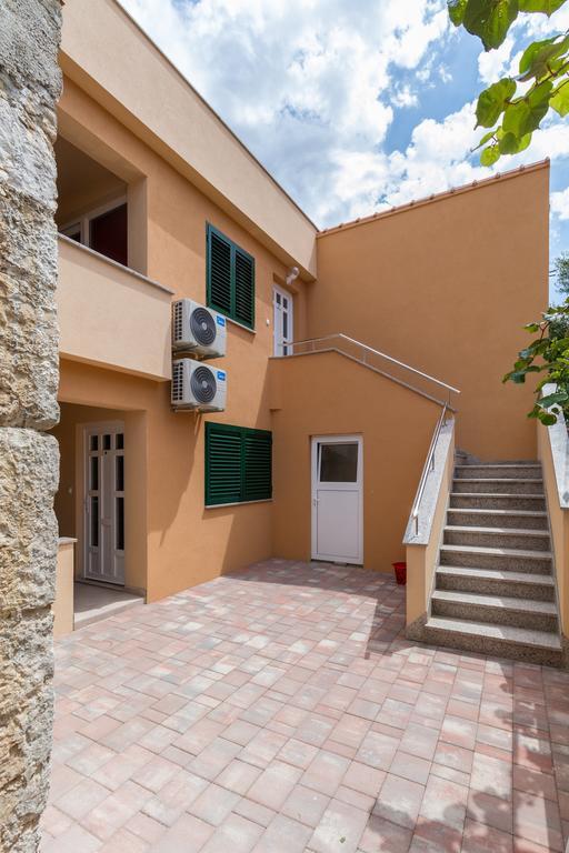 Apartments Villa-Ines Center Vodice Buitenkant foto
